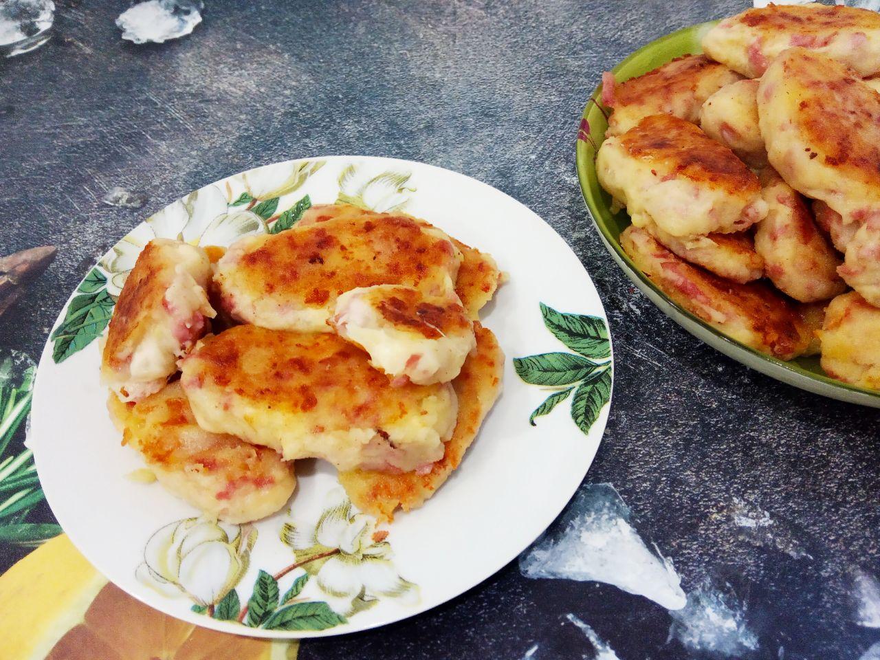Котлеты из картофельного пюре, ветчины и сыра, просто и вкусно