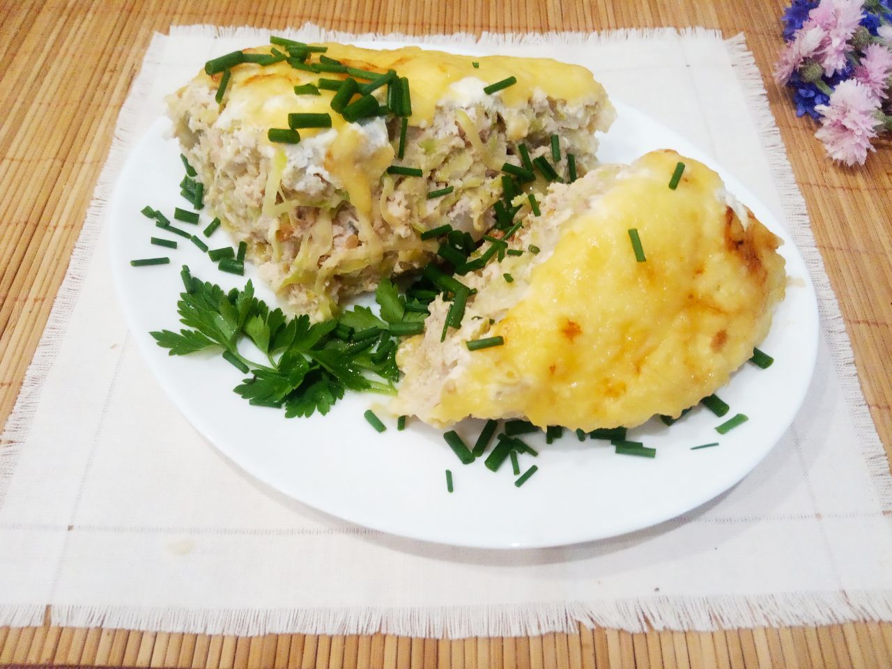 Запеканка из кабачков, фарша, овощей и сыра