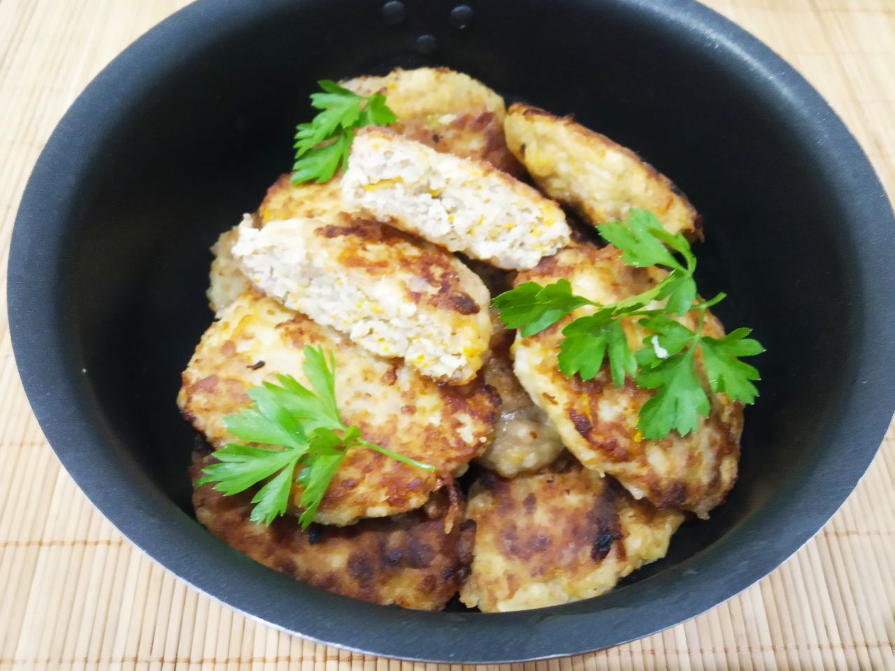 Котлеты из свежей капусты и фарша, сочные и вкусные