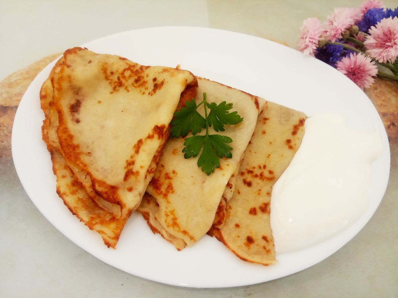 Картофельные блины со сметаной, вкусные и аппетитные