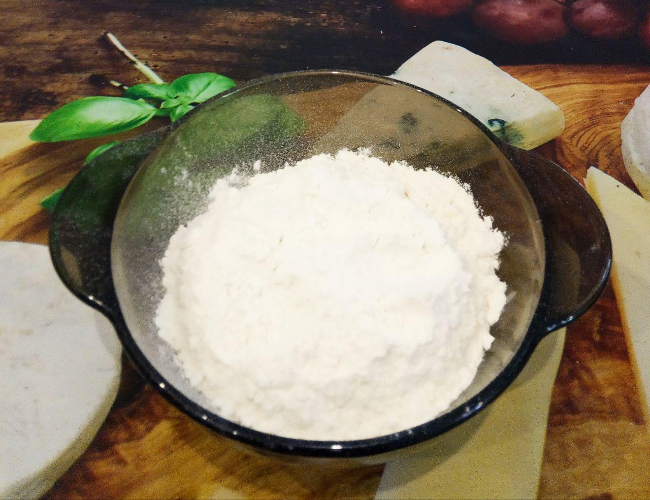 Вкусный шоколадный пирог с начинкой из творожных шариков 