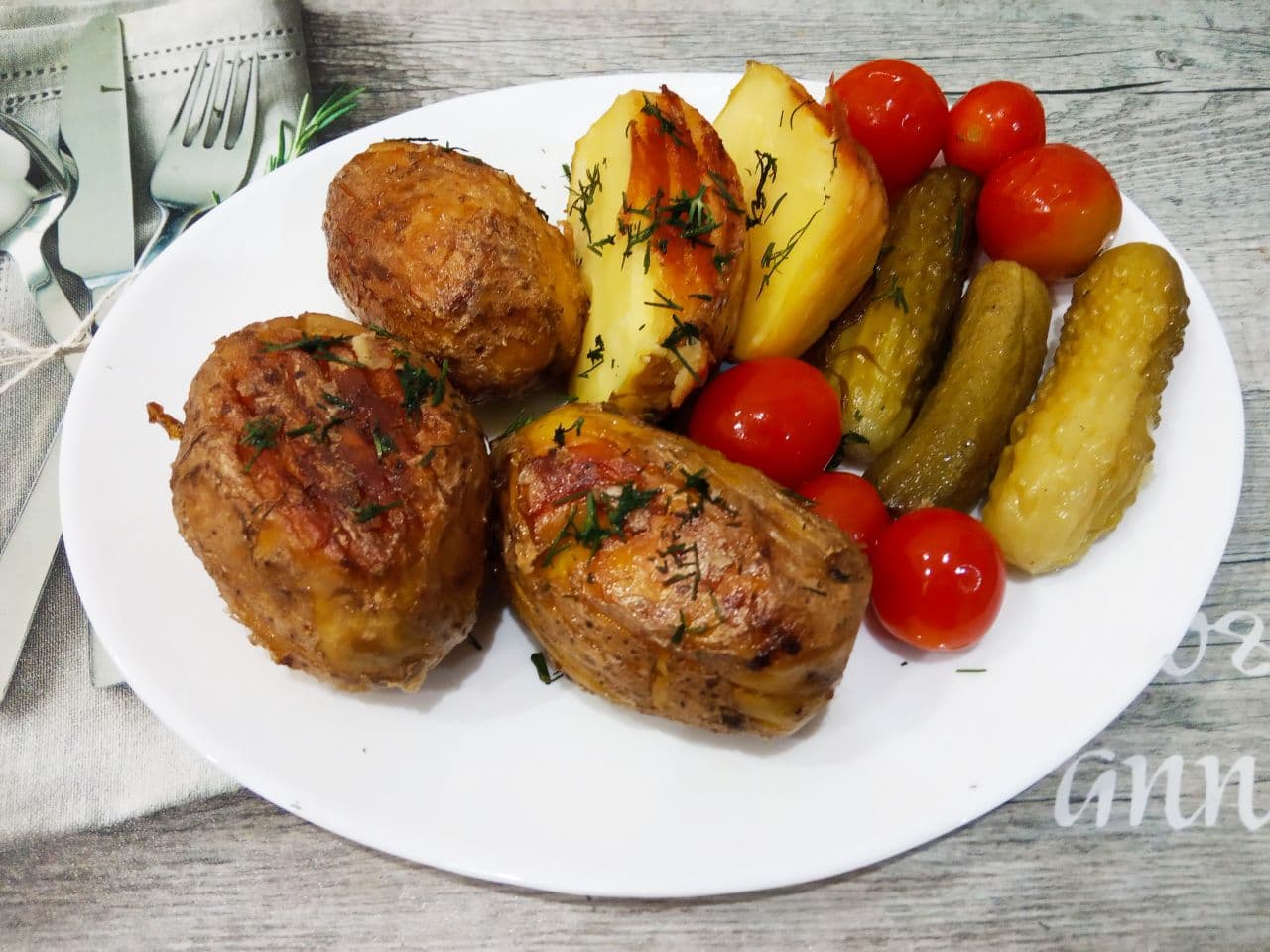 Картофель запеченный в духовке с майонезом, просто и вкусно
