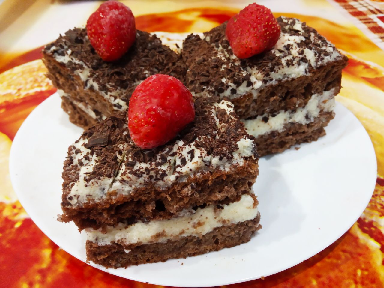 Шоколадные пирожные с кремом из манной крупы и сливочного масла