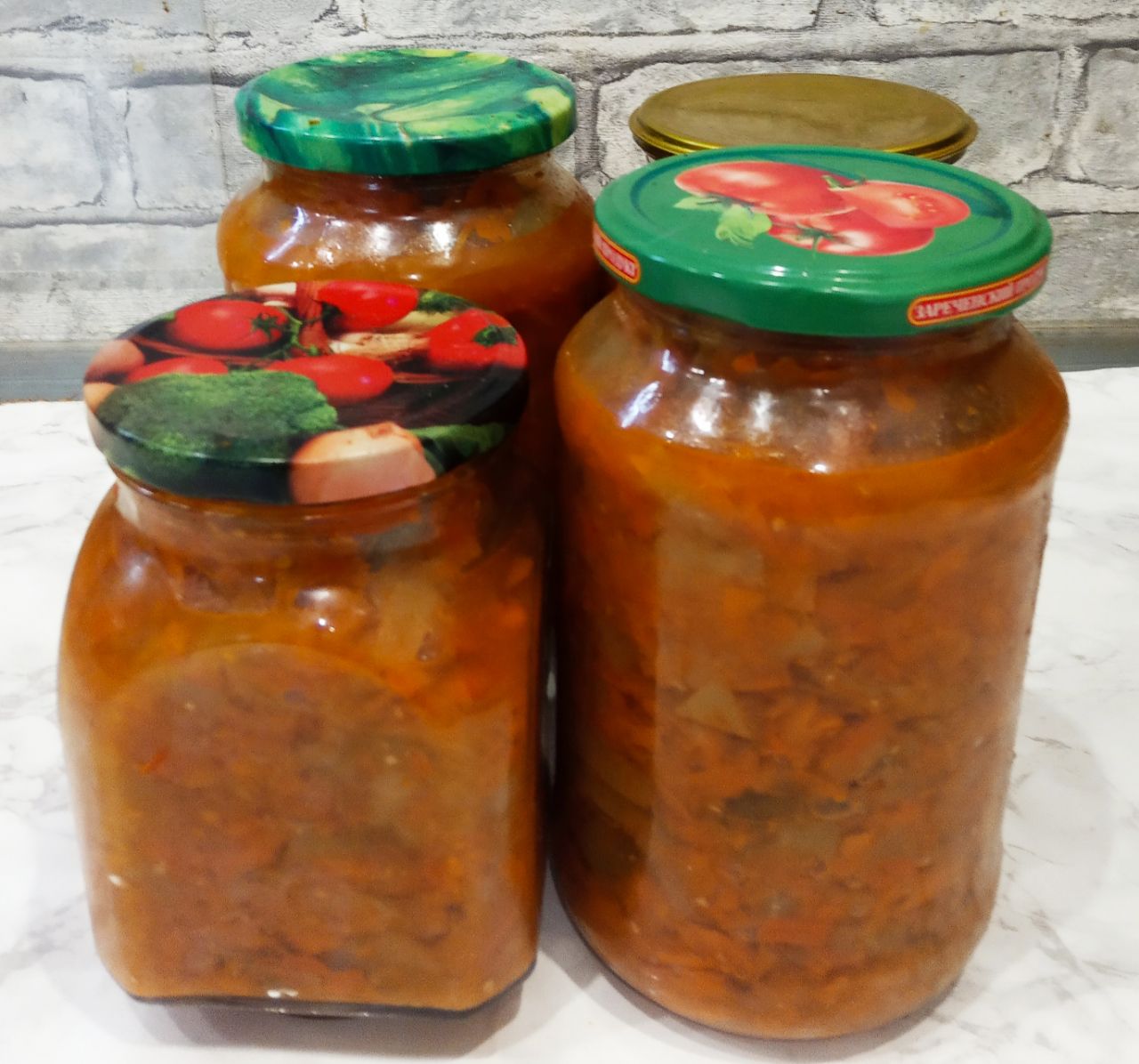 Икра из баклажан и овощей, вкусная и аппетитная