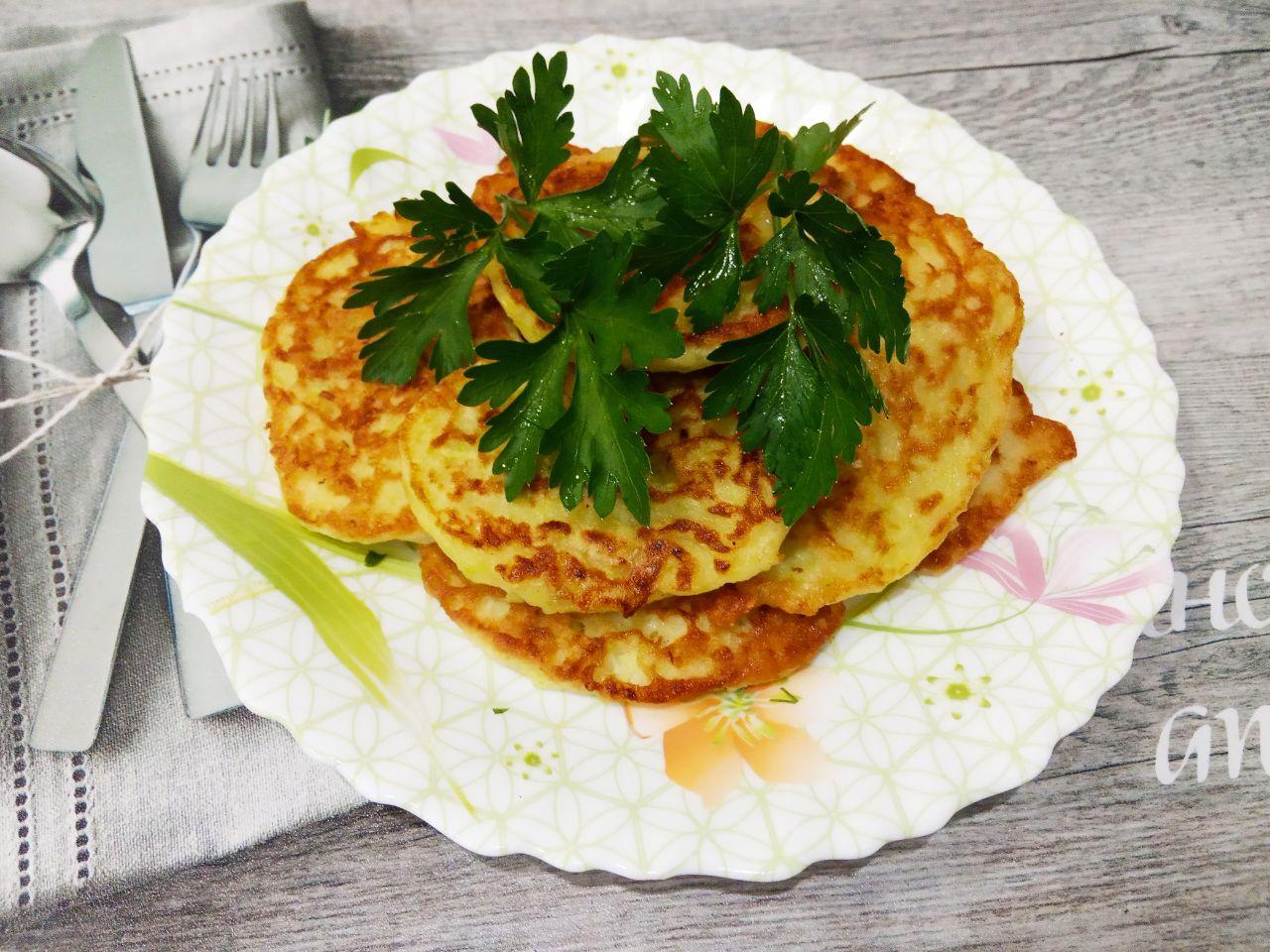 Простой рецепт оладий из кабачков, сытно и вкусно
