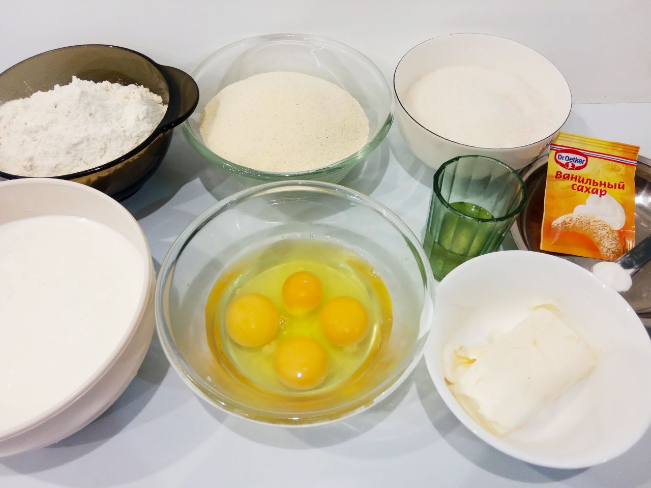 Манный пирог на кефире, просто и вкусно