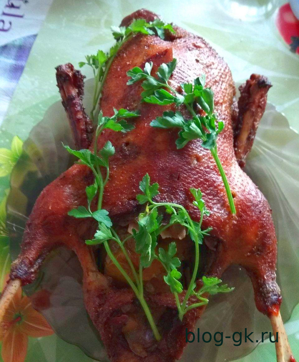 Индоутка запеченная с яблоками
