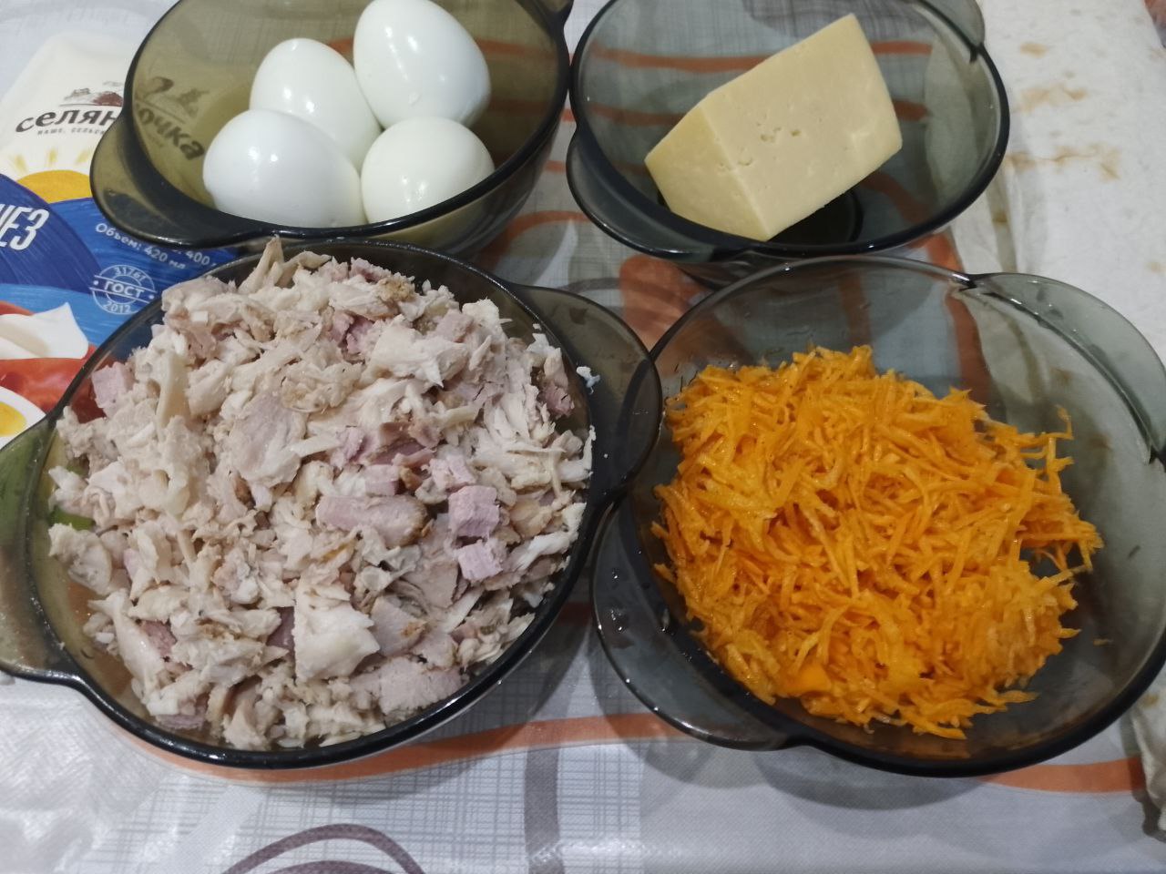 Лаваш с начинкой из мяса, яиц и моркови