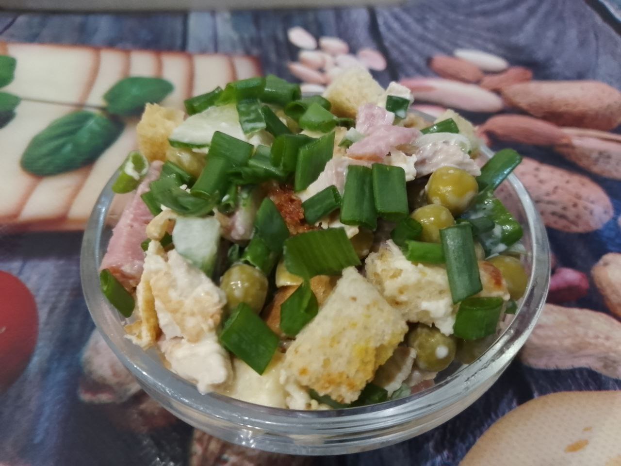 Салат вкусный, сытный и аппетитный, просто и быстро