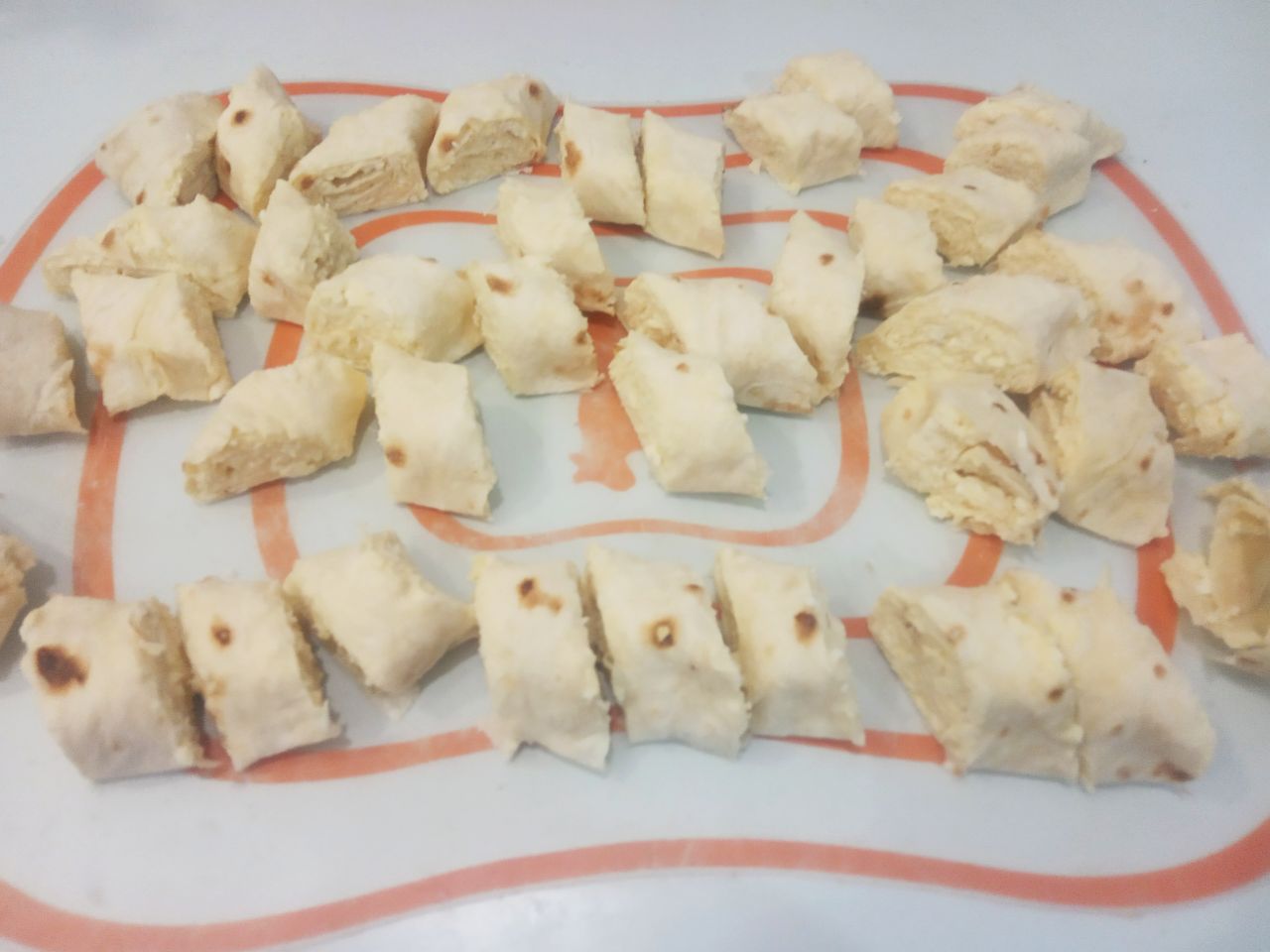 Простой и быстрый рецепт лаваша с плавленым сыром и яйцами, вкусно и сытно: Кладем рулеты на час или полтора в холодильник, чтобы пропитались начинкой.Перед тем, как подать к столу,