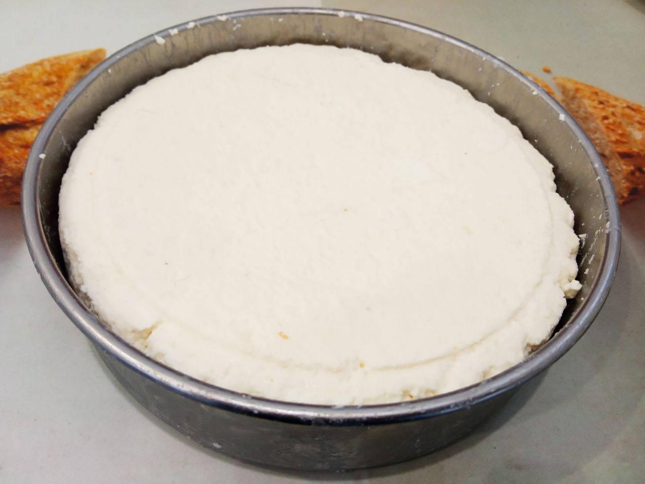 Адыгейский домашний сыр на сыворотке, просто и вкусно