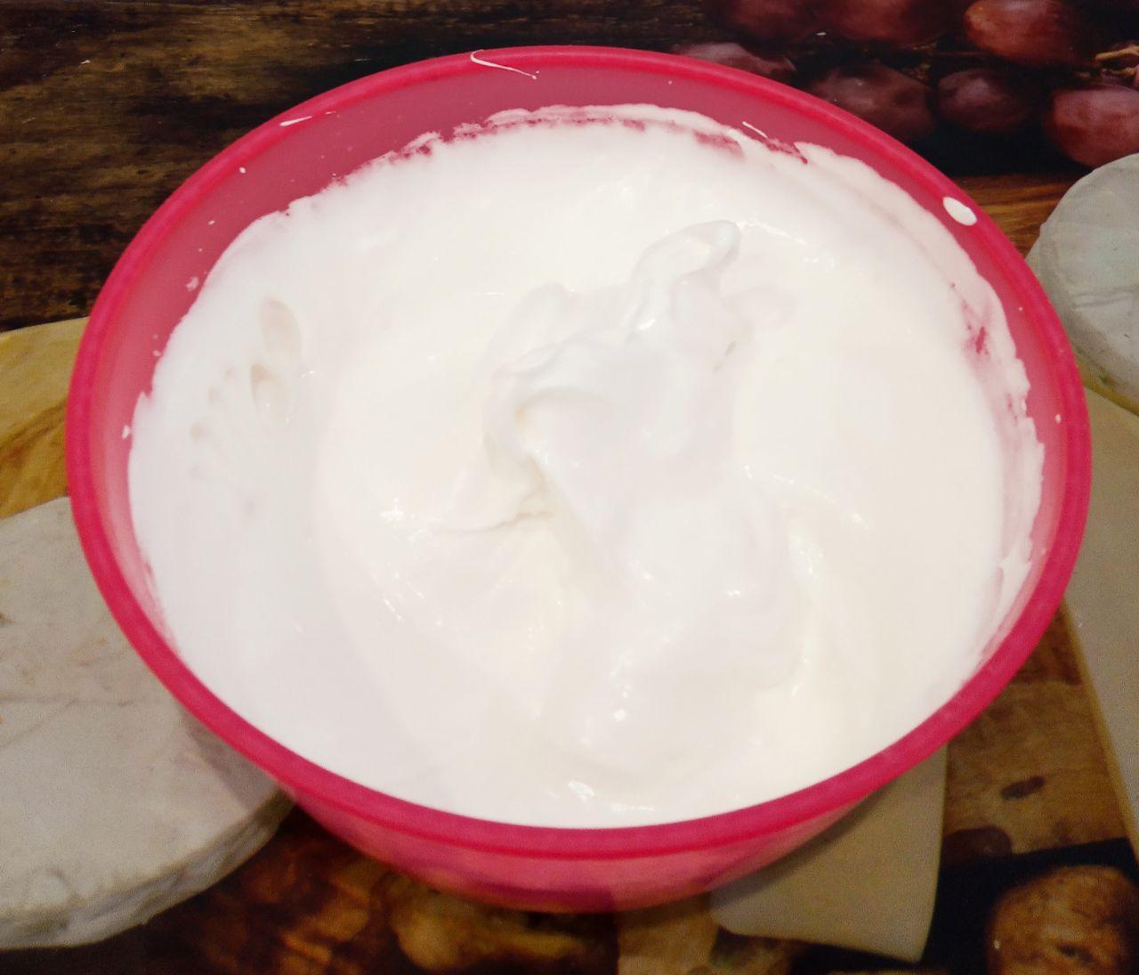 Вкусный шоколадный пирог с начинкой из творожных шариков 