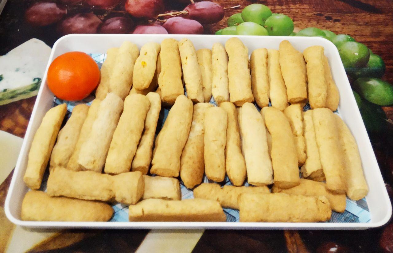 Мандариновые песочные и рассыпчатые палочки: Печенье выкладываем на поднос и подаем к чаю.