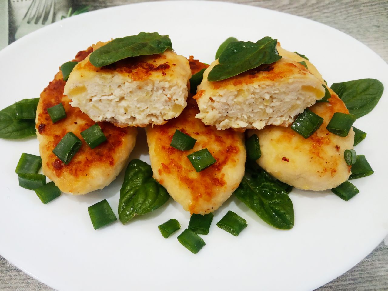 Котлеты из куриного филе, картофеля и сыра, сочные и нежные